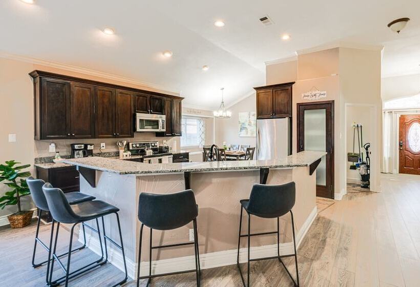 Saginaw Home W/ Fenced Yard: 11 Mi To Fort Worth!