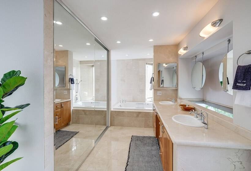 Stunning Del Mar Home W/ Deck: 1 Mi To Beach!