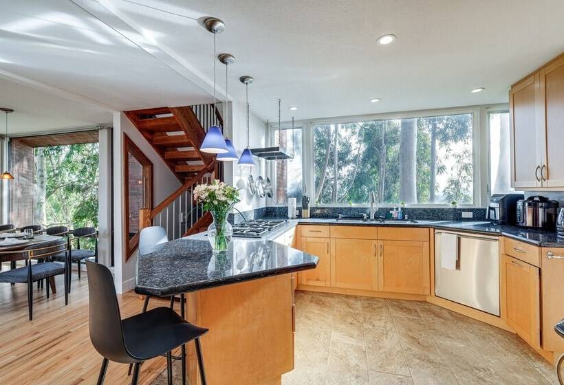 Stunning Del Mar Home W/ Deck: 1 Mi To Beach!