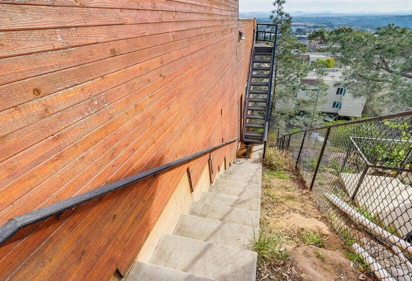 Stunning Del Mar Home W/ Deck: 1 Mi To Beach!