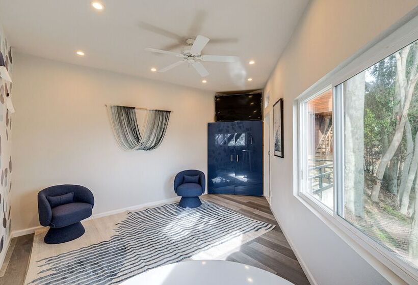 Stunning Del Mar Home W/ Deck: 1 Mi To Beach!