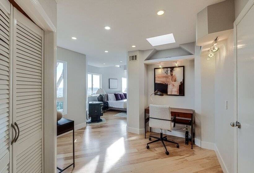 Stunning Del Mar Home W/ Deck: 1 Mi To Beach!