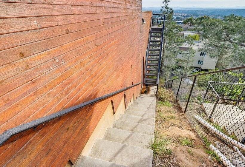 Stunning Del Mar Home W/ Deck: 1 Mi To Beach!