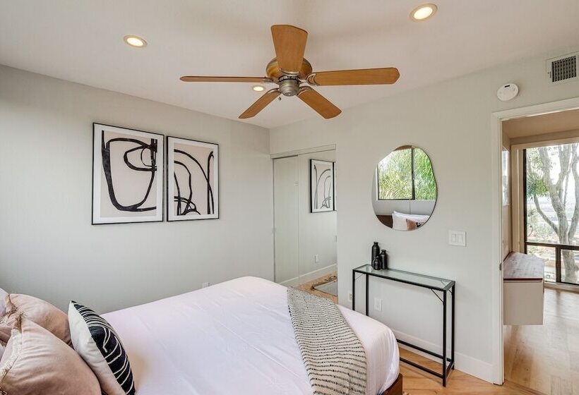 Stunning Del Mar Home W/ Deck: 1 Mi To Beach!