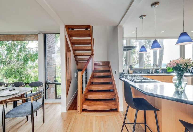 Stunning Del Mar Home W/ Deck: 1 Mi To Beach!