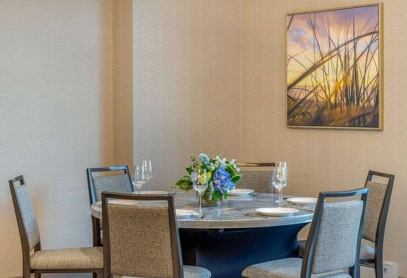 Cambria Hotel Spokane Airport