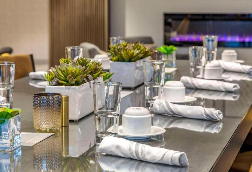 Cambria Hotel Spokane Airport