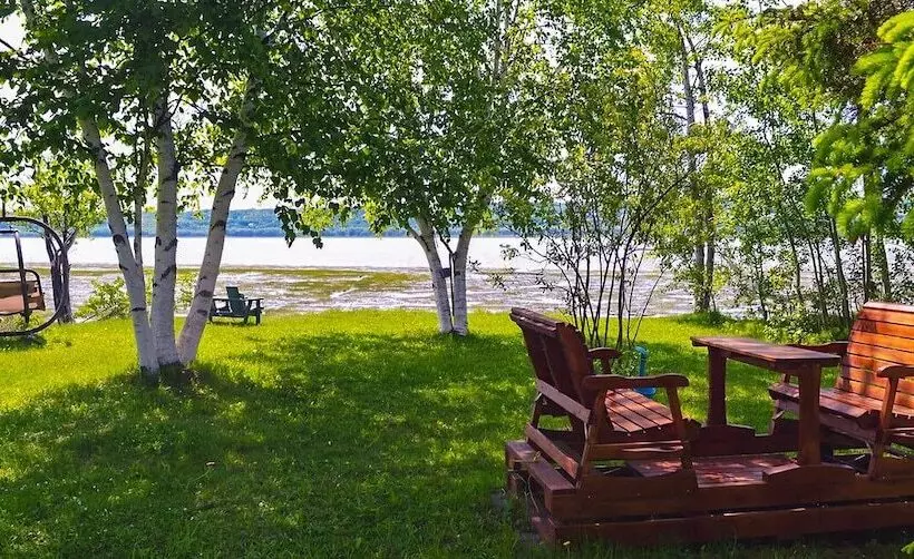 Condo & Motel Des Berges
