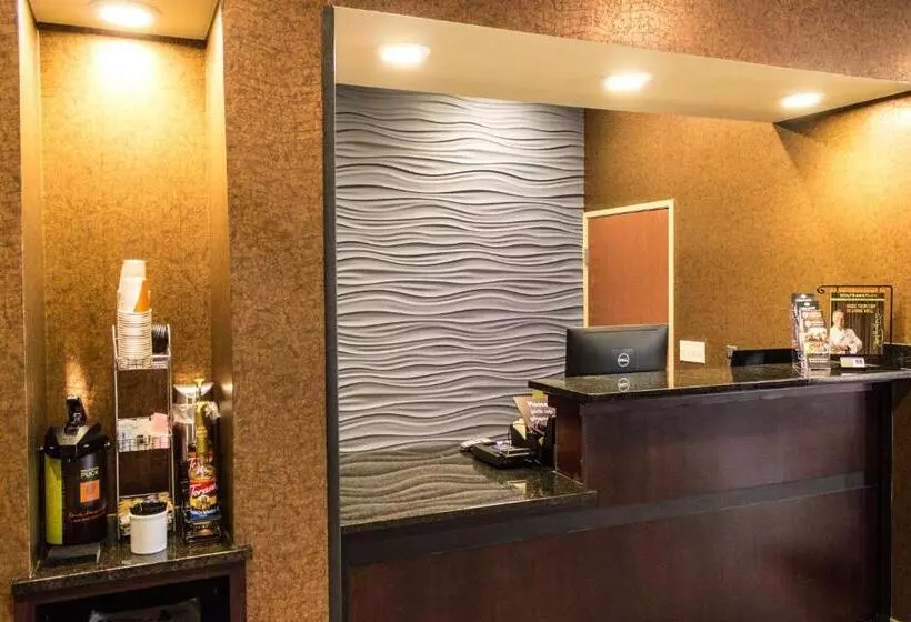Cobblestone Hotel & Suites Chippewa Falls