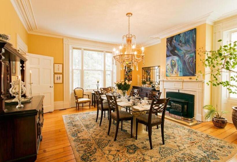 בית מלון כפרי Historic Lyons House