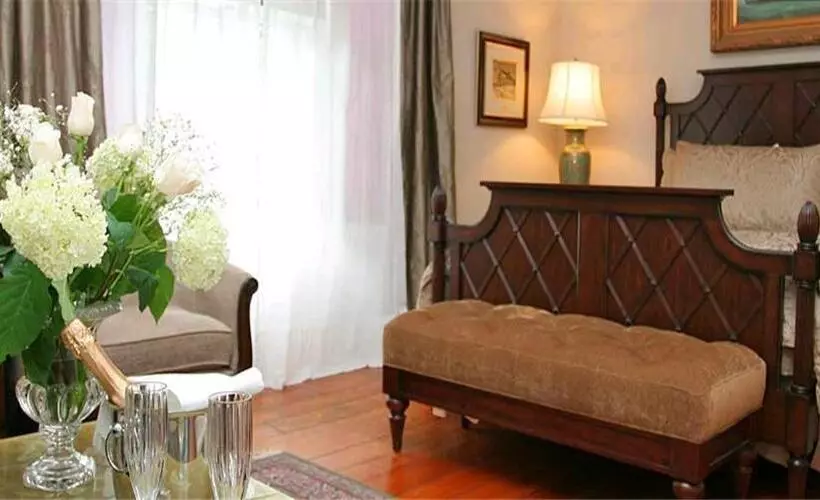 هتل Historic Lyons House
