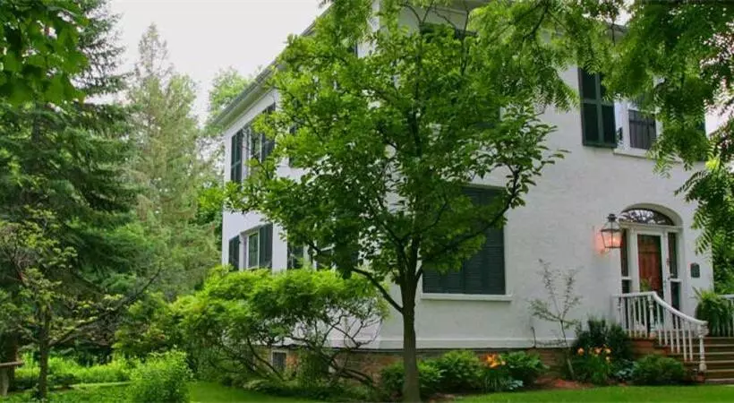هتل Historic Lyons House