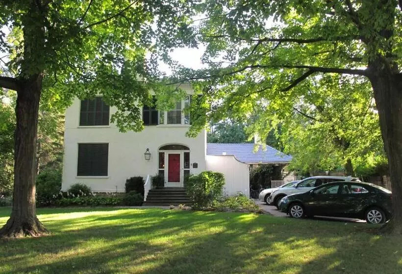 هتل Historic Lyons House
