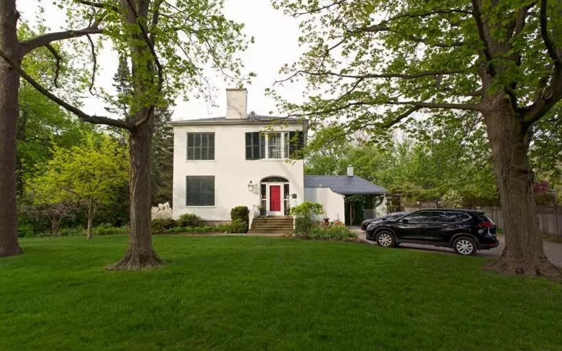 هتل Historic Lyons House