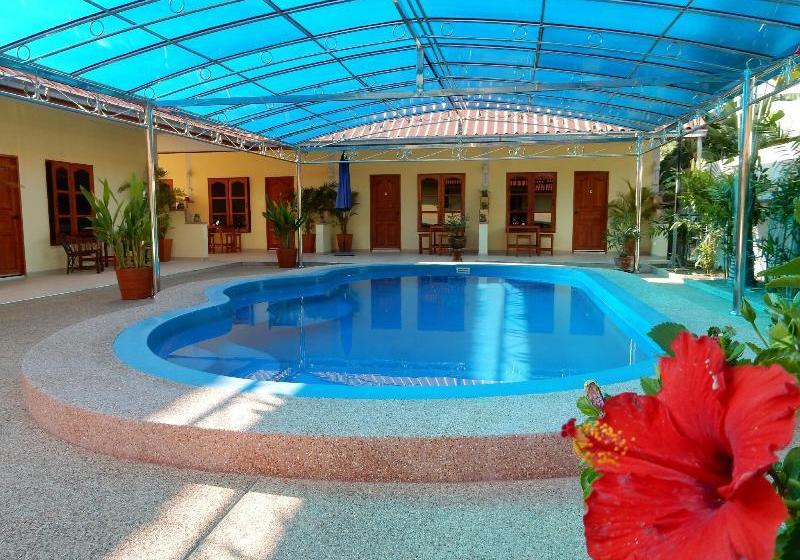 Отель Malee Resort