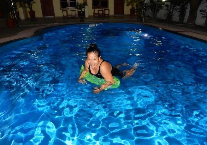 Отель Malee Resort