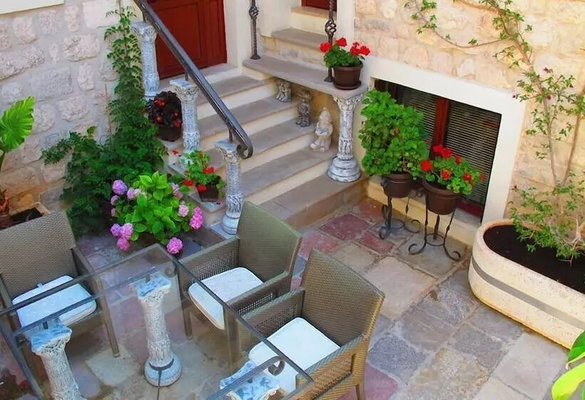 هتل Villa Ivana