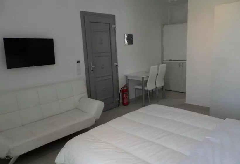 Maroulina's Boutique Studios & Apartments