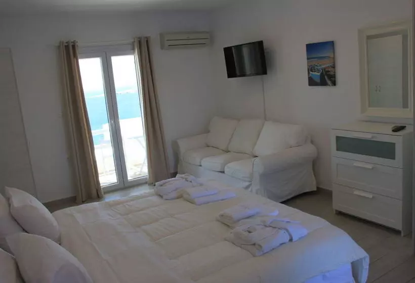 Maroulina's Boutique Studios & Apartments