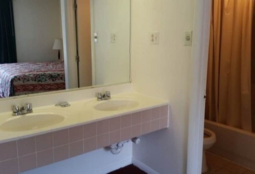 فندق على الطريق The Virginia Lodge