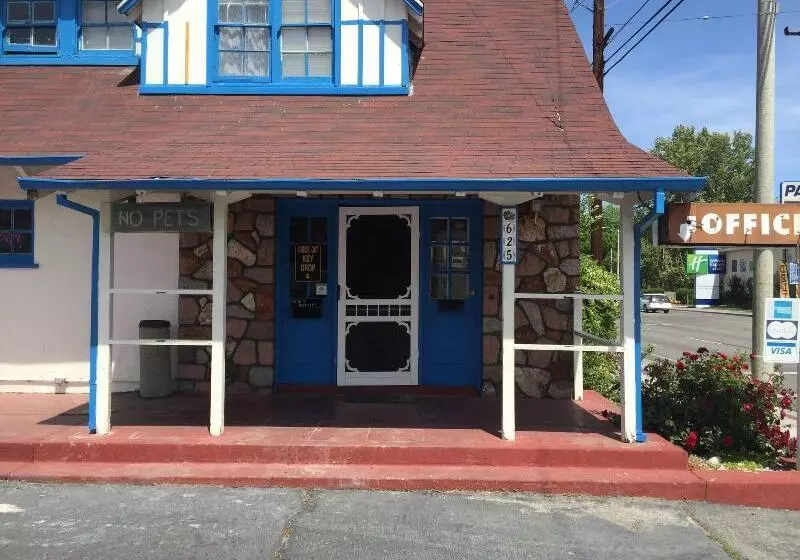 Townhouse Motel