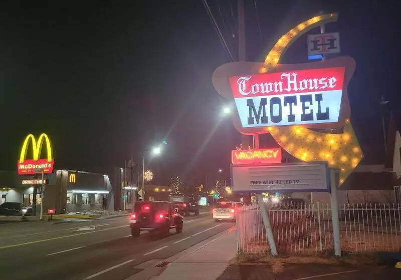 Townhouse Motel