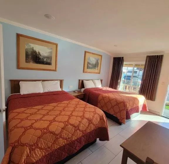 Townhouse Motel