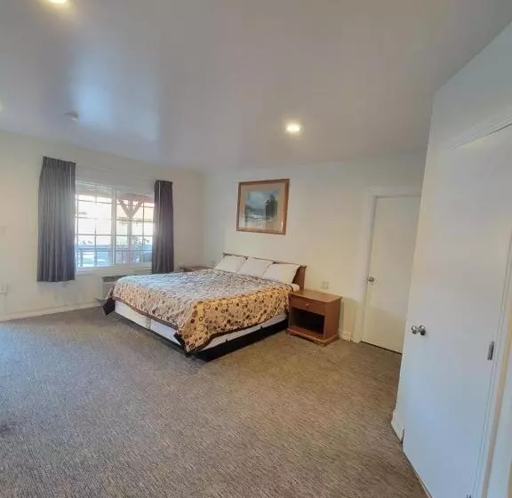 Townhouse Motel