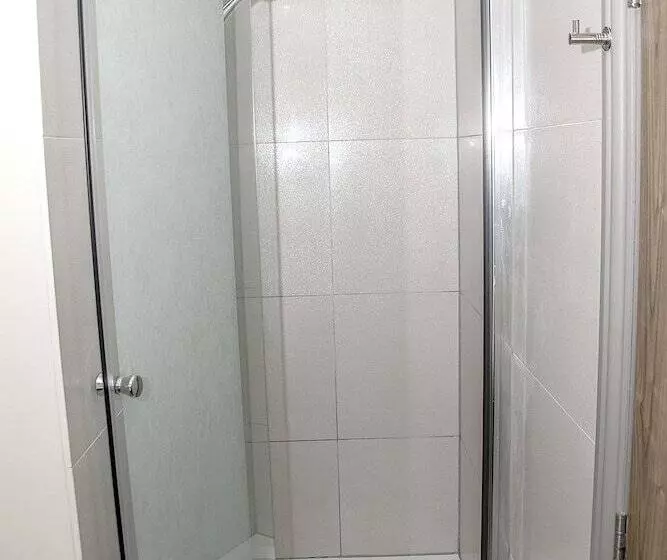 Hotelli Base Serviced Apartments  City Road