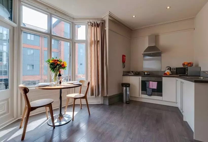 Hotelli Base Serviced Apartments  City Road