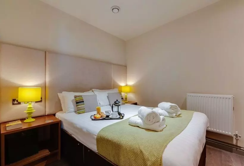 Hotelli Base Serviced Apartments  City Road