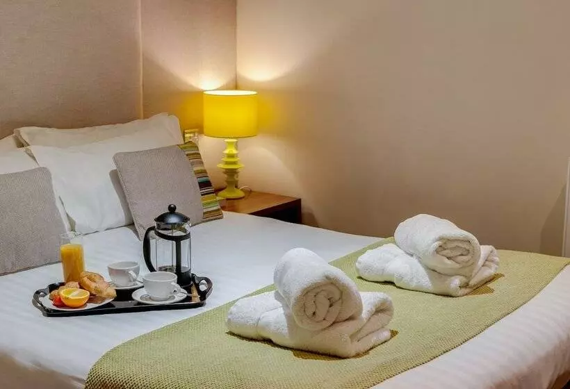 Hotelli Base Serviced Apartments  City Road