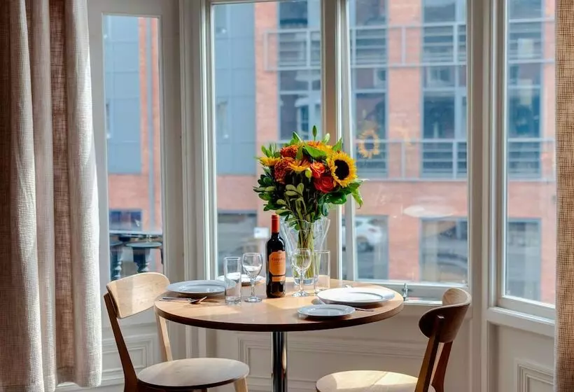 Hotelli Base Serviced Apartments  City Road