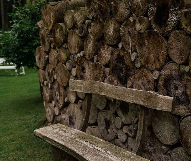 Hotel By The Bridge Bed & Breakfast