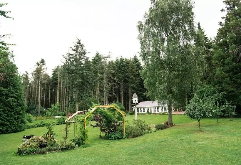 هتل By The Bridge Bed & Breakfast