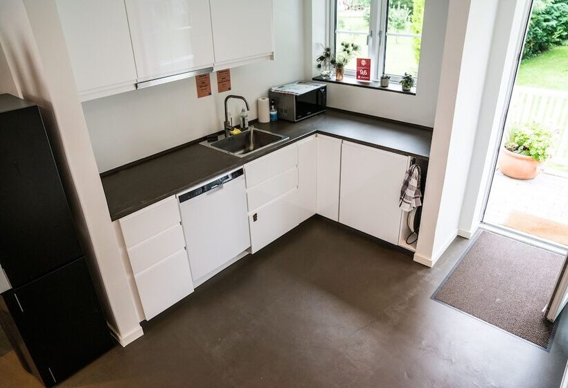 Hotel By The Bridge Bed & Breakfast