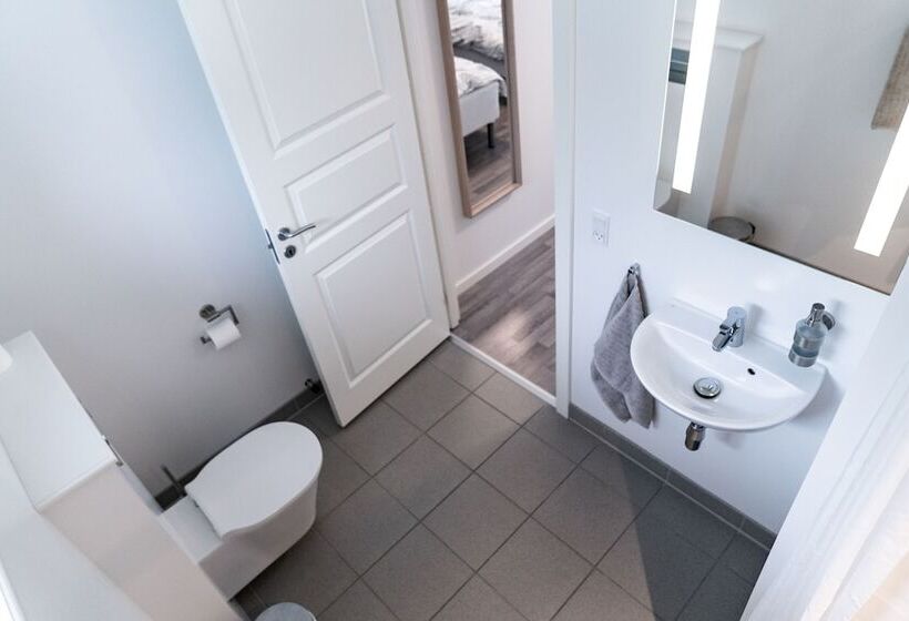 Hotel By The Bridge Bed & Breakfast