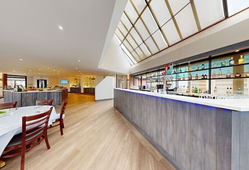 호텔 Cim Business Centre