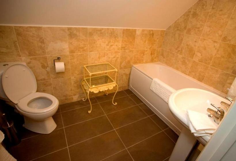 בית מלון כפרי Innocence Rooms East