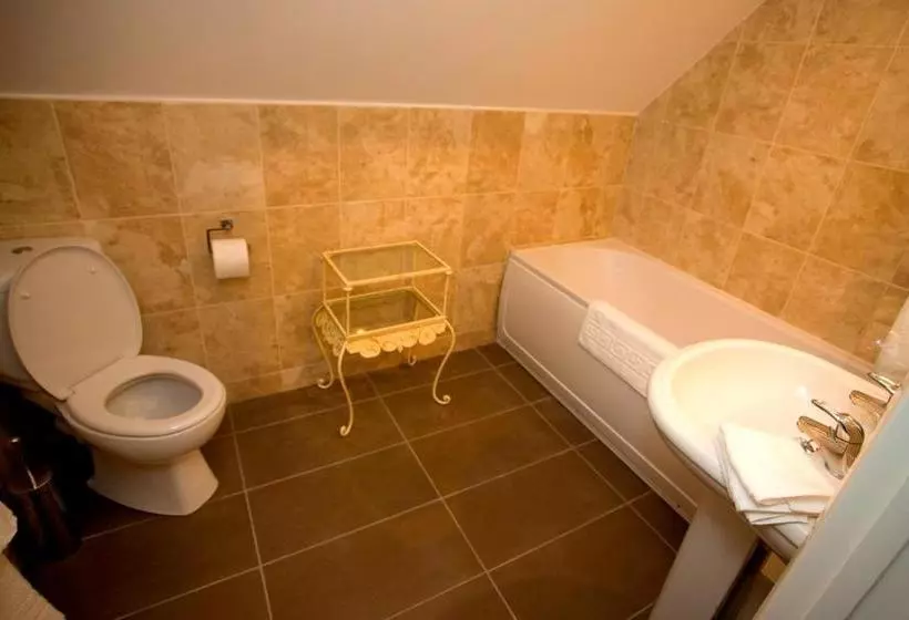 هتل Innocence Rooms  East