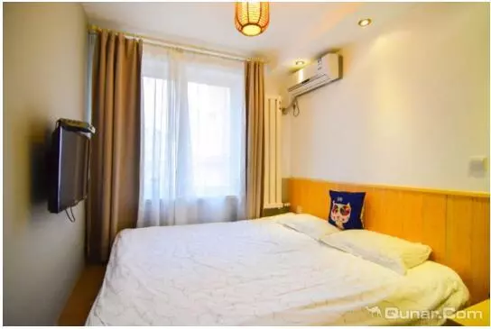 هتل Buzz Lightyear Youth Hostel