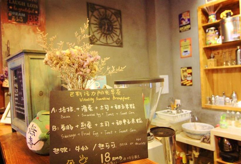 Отель Buzz Lightyear Youth Hostel