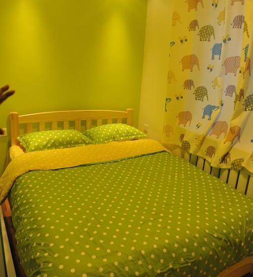 Отель Buzz Lightyear Youth Hostel