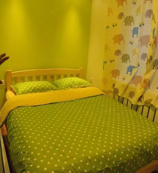 هتل Buzz Lightyear Youth Hostel