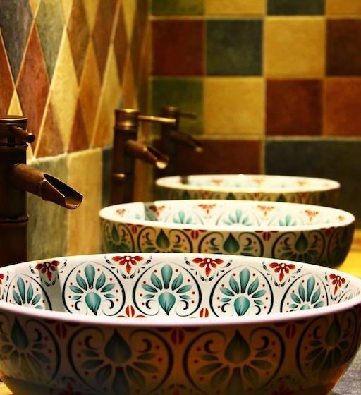 Отель Buzz Lightyear Youth Hostel