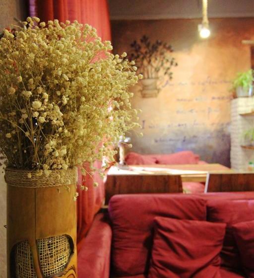 Отель Buzz Lightyear Youth Hostel