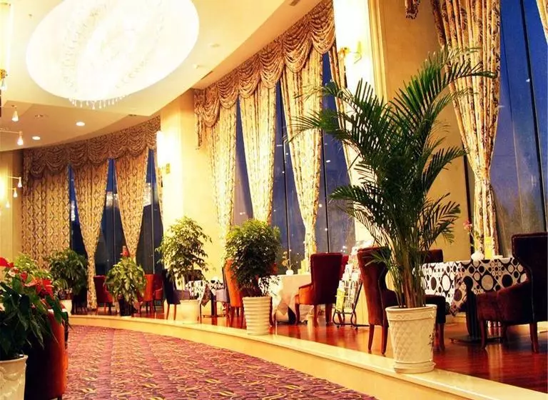 Hotelli Chifeng Jiutian International
