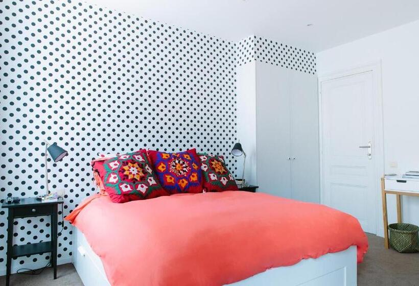 هتل B&b Place Jourdan