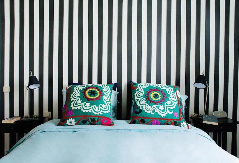 هتل B&b Place Jourdan