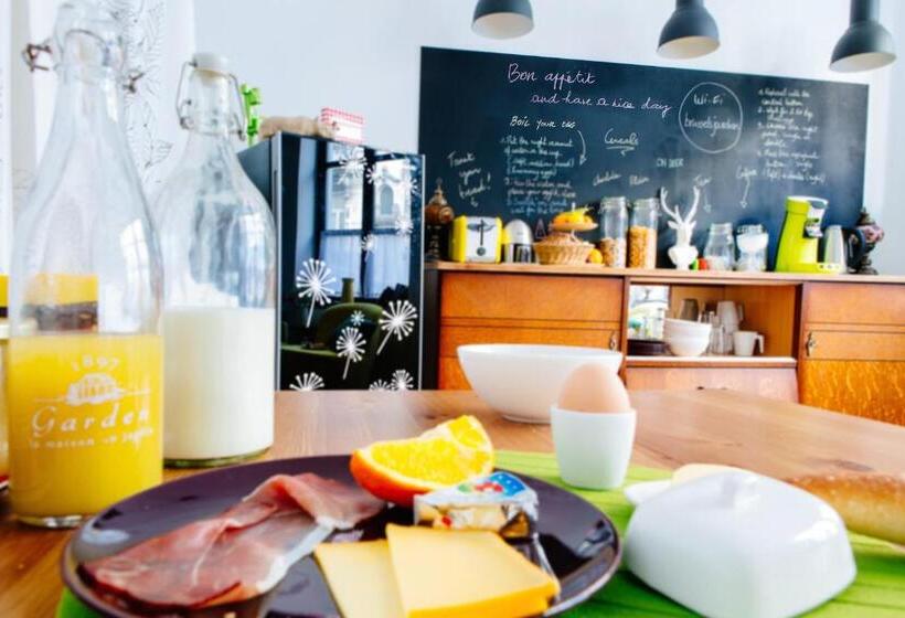 هتل B&b Place Jourdan